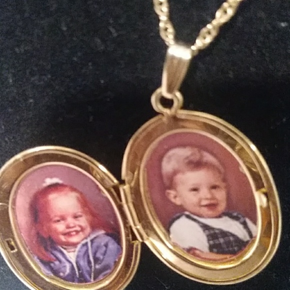 🔥Sale🔥Beautiful Golden locket - Picture 3 of 5